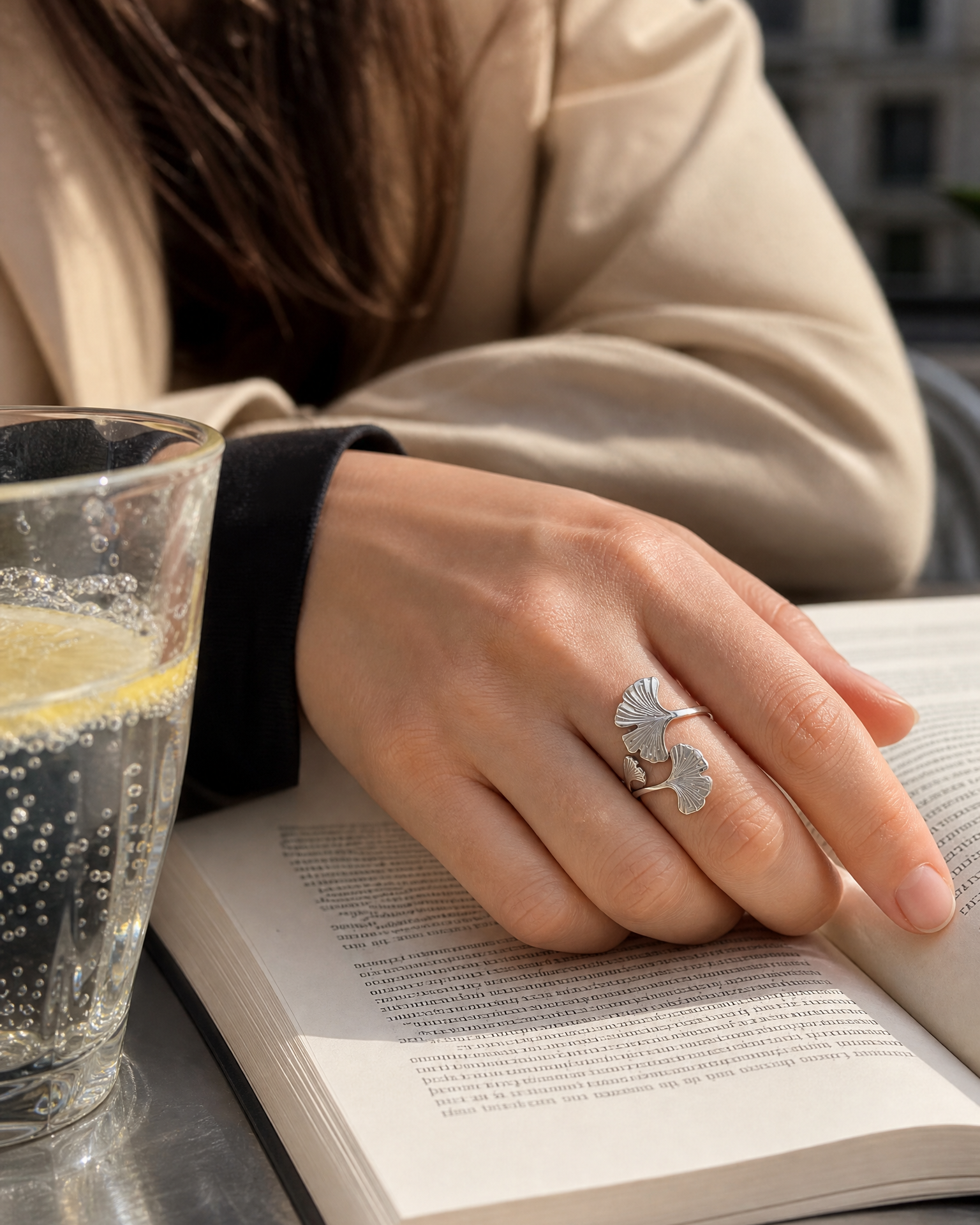 photo de la bague Ginkgo argent portée