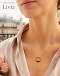 photo de bijoux: collier Livia doré et laqué rouge profond en acier inoxydable.