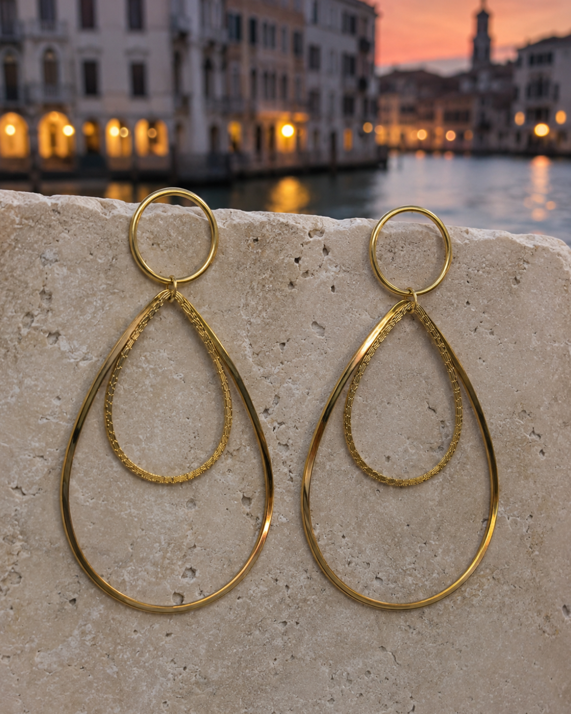paire de boucles d'oreilles Rialto, de la collection Venezia, en acier inoxydable doré.
