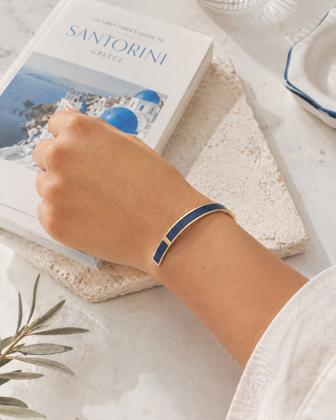 bracelet doré et bleu marine en acier inoxydable Oia de la collection balade à Santorin largeur de 0.5 cm