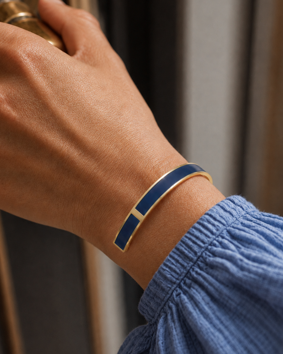 bracelet doré et bleu marine en acier inoxydable Oia de la collection balade à Santorin largeur de 0.5 cm